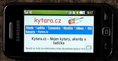Kytara.cz na displeji s šířkou 400px.